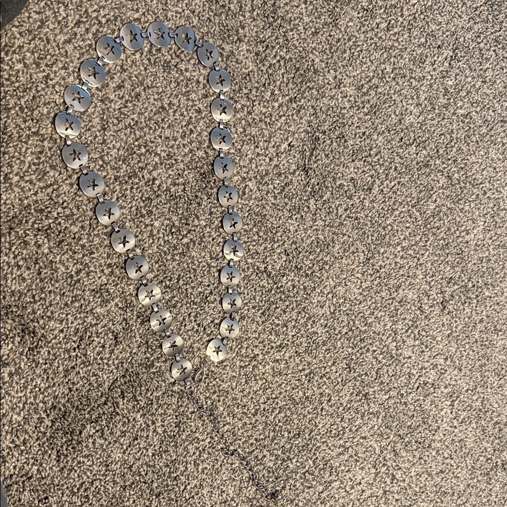 Elegant Silver Floral Necklace